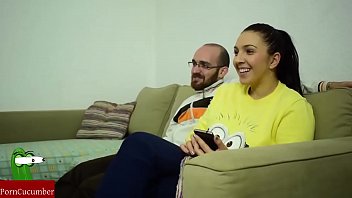 Film porno cu brunete ce face sex cu amantul tare in pula