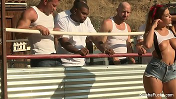 Adela popescu este fututa de iubitul ei in tailanda la insula iubiri