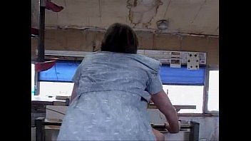 Milfa matura violata de un barbat la el in birou