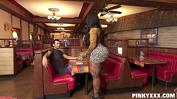 Xxx cu negresa ce ii da pizda clientului