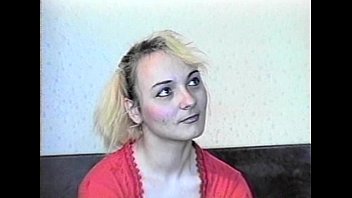 Romanca se dezbraca singura si face sex tare cu iubitul ei