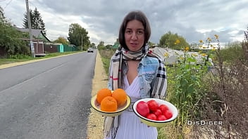 Angajata cu cur frumos face sex in draci in solar cu un coleg