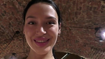 Ea este o printesa porno care nu se mai satura de pula